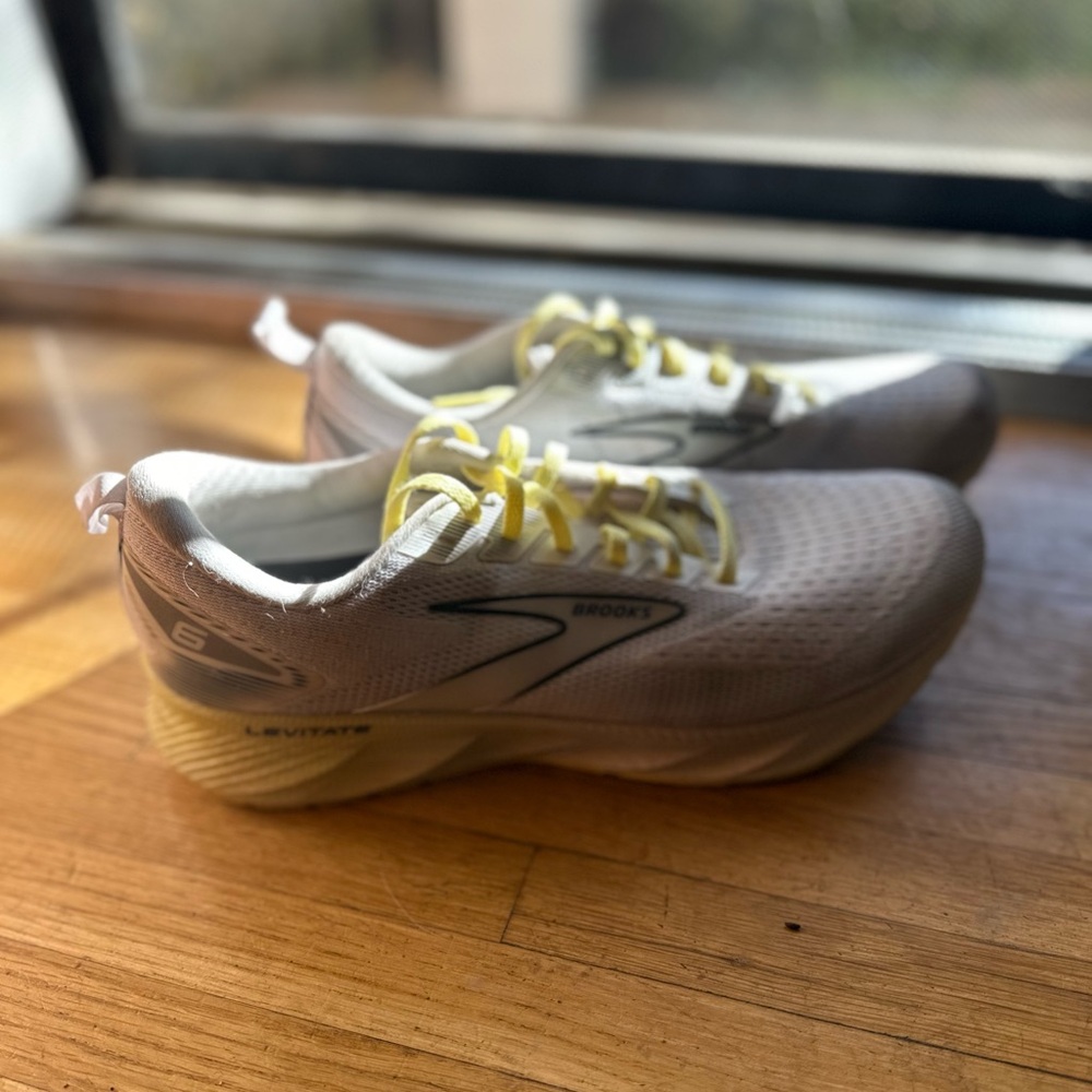 Brooks Levitate, women’s size 11.5, very lightly worn!